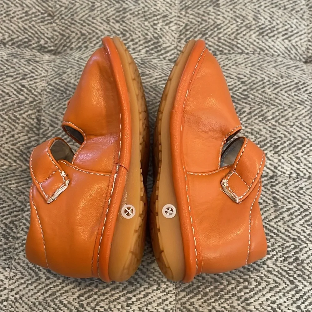 Lanicakes squeaking shoes size 4